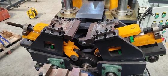 Le système de commande PLC de la machine de soudage à barres d'armature ERW précision de soudage ± 0,2 mm